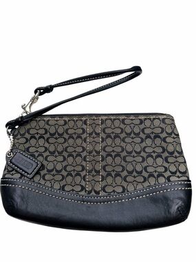 Vintage Y2K COACH Black And Grey Signature Mini Kissing C’S Leather Wristlet Bag